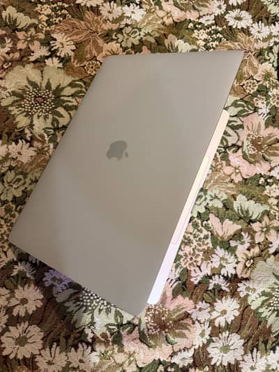 Apple MacBook Pro 15-inch | Core i7 | 16GB RAM | 1TB SSD | Touch Bar