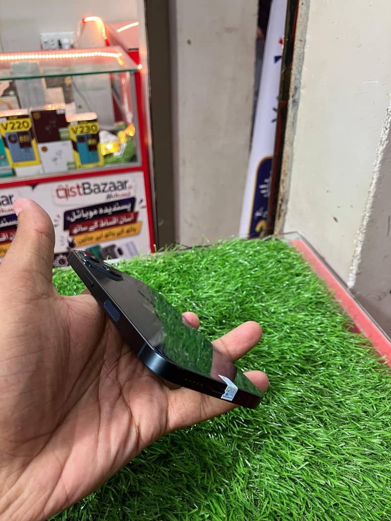 Apple iPhone 13 2