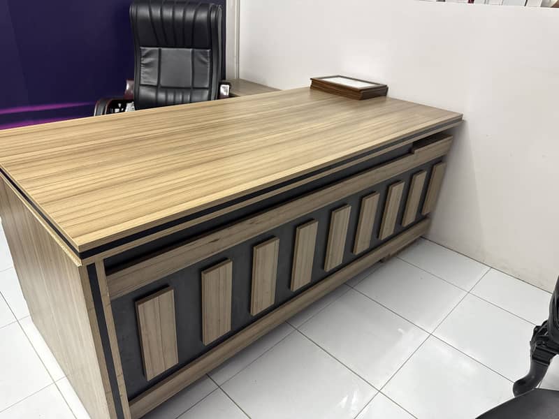 Executive table for office use 0
