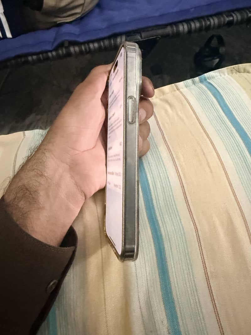 Apple iPhone 15 Pro Max 2