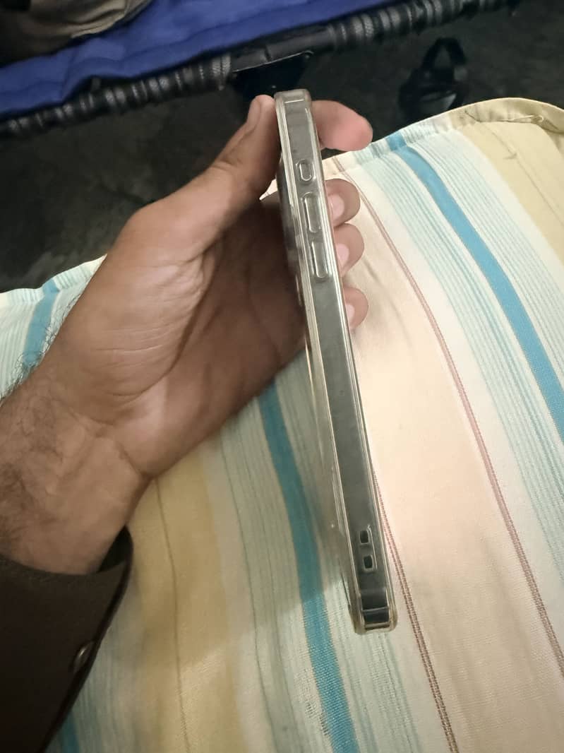 Apple iPhone 15 Pro Max 4