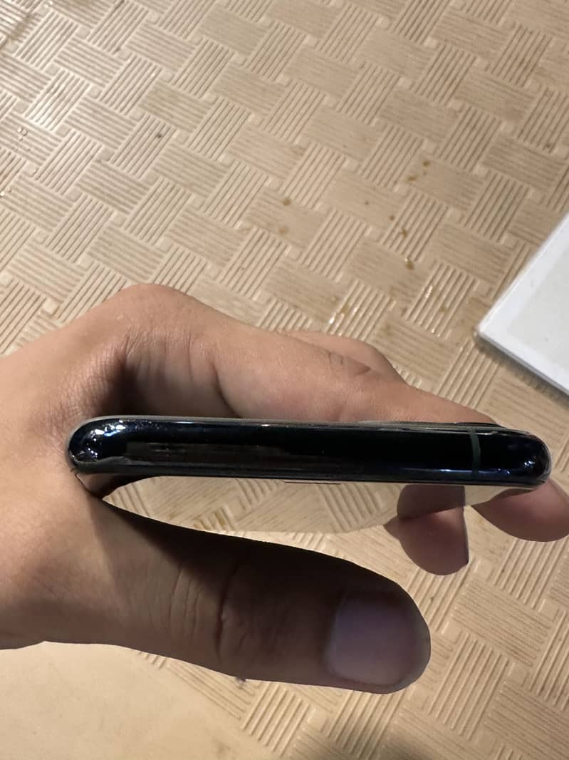 Apple iPhone 11 Pro 1