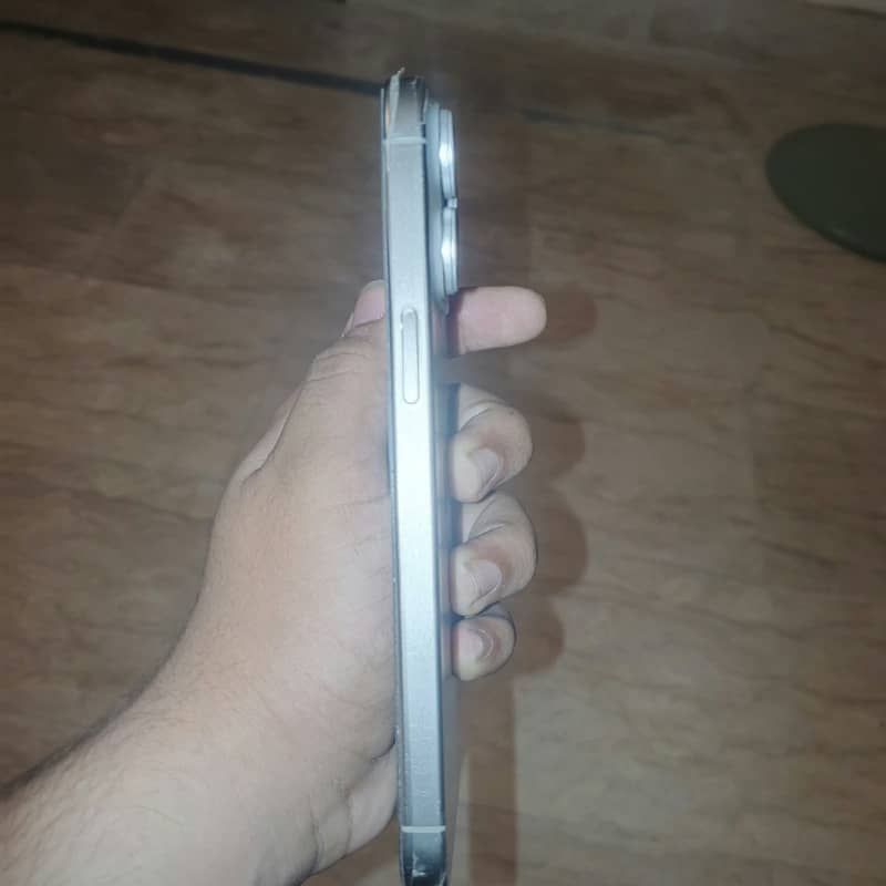 Apple iPhone 15 Pro Max 1