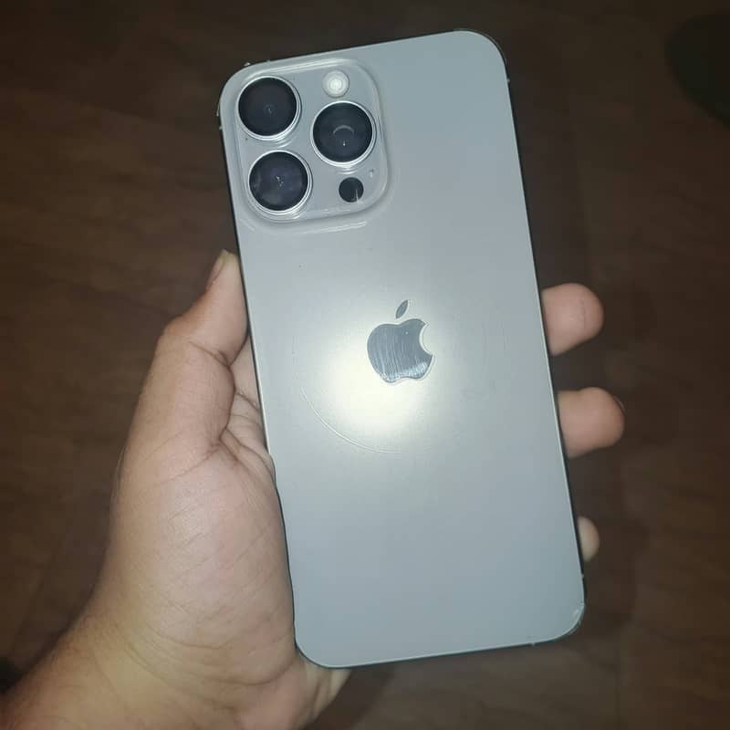 Apple iPhone 15 Pro Max 2