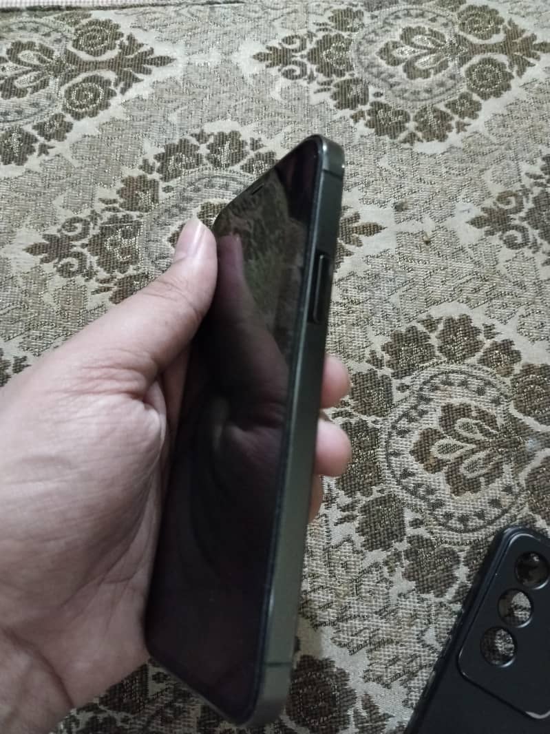 Apple iPhone 12 Pro 3