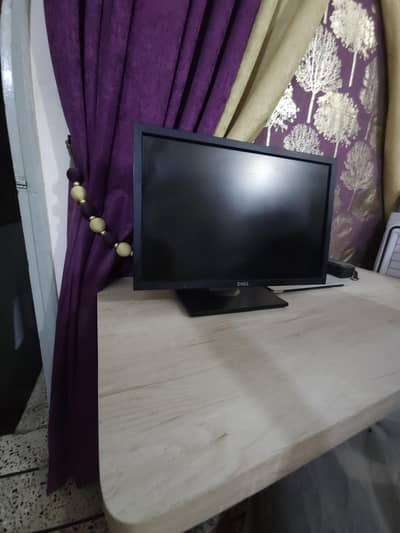 Dell 22" Widescreen LCD Monitor (P2210F) – Fully Adjustable Stand