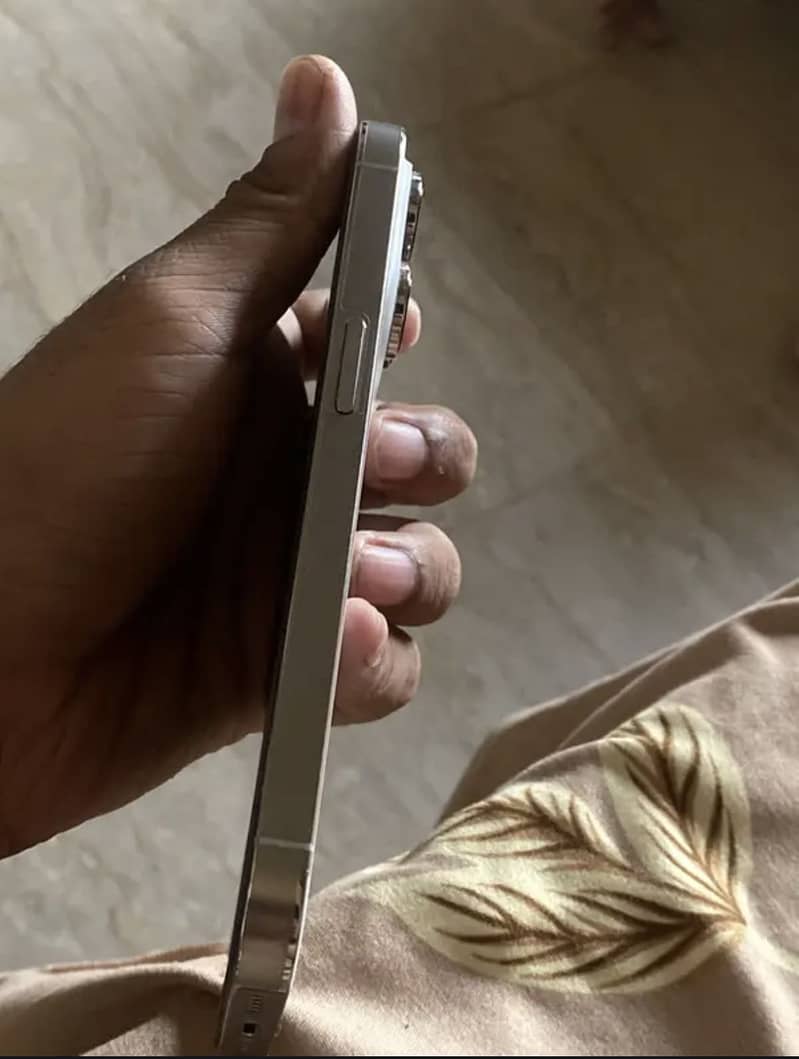 Apple iPhone 14 Pro 2
