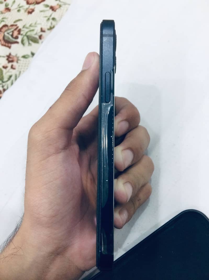 Apple iPhone 12 3
