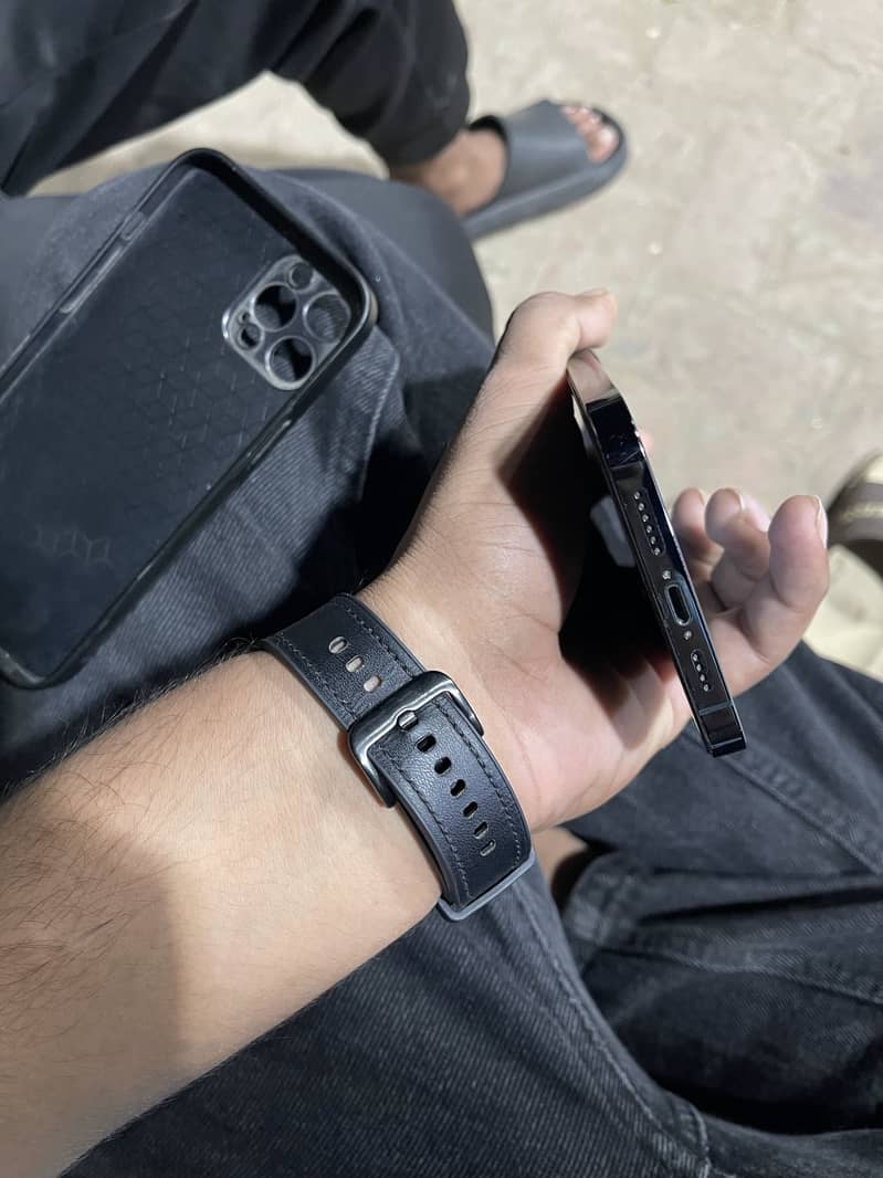 Apple iPhone 12 Pro Max 1