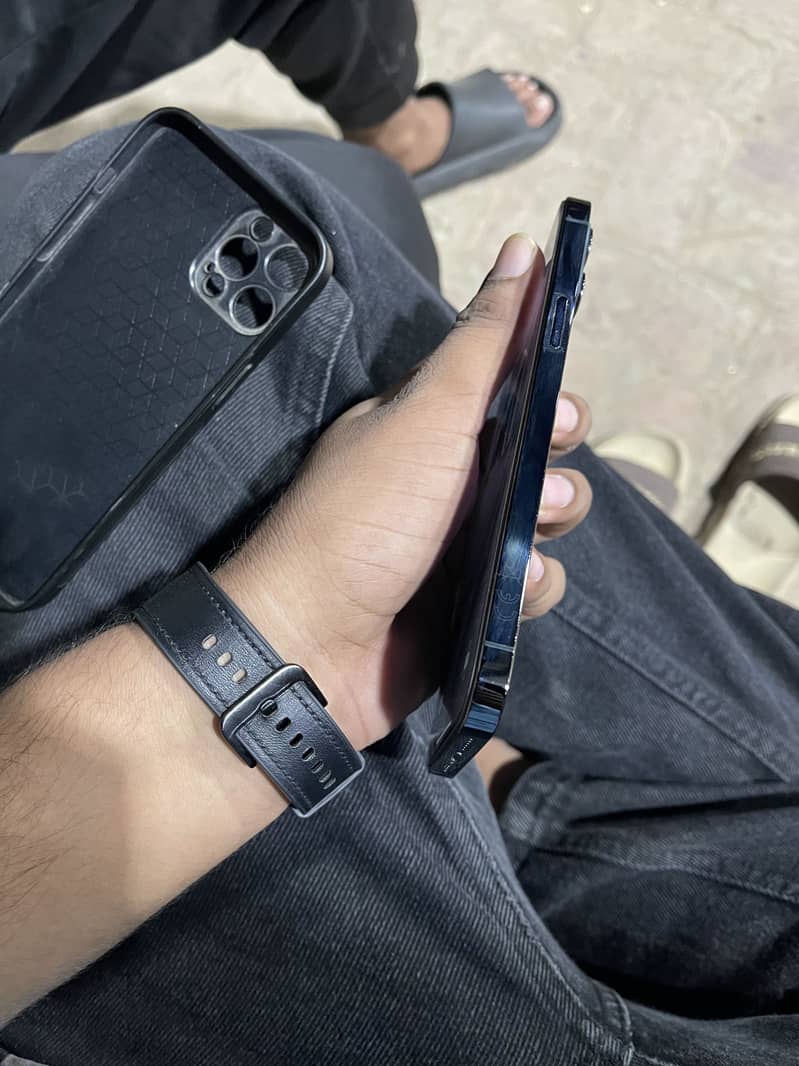 Apple iPhone 12 Pro Max 2