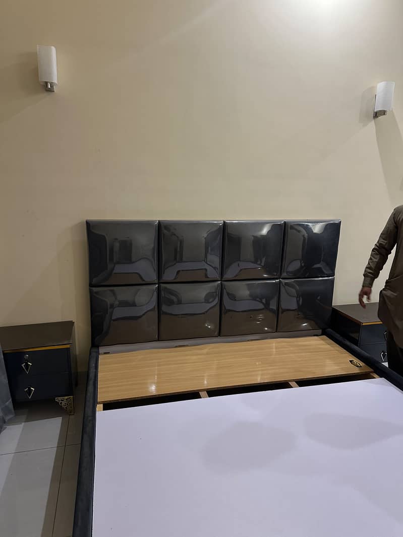 Double Bed , 2 Side Table , 1 storage ottoman Bench 1