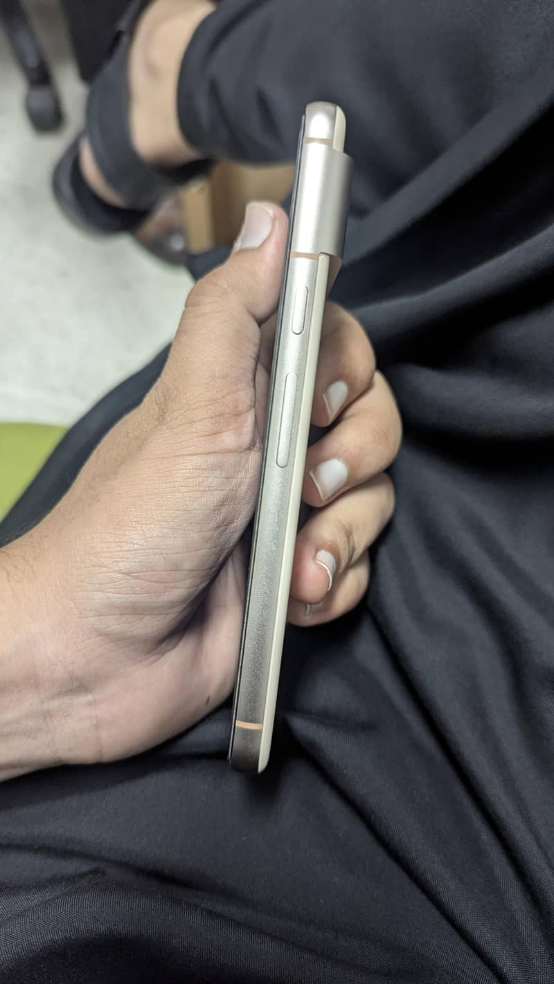 Google Pixel 8 4