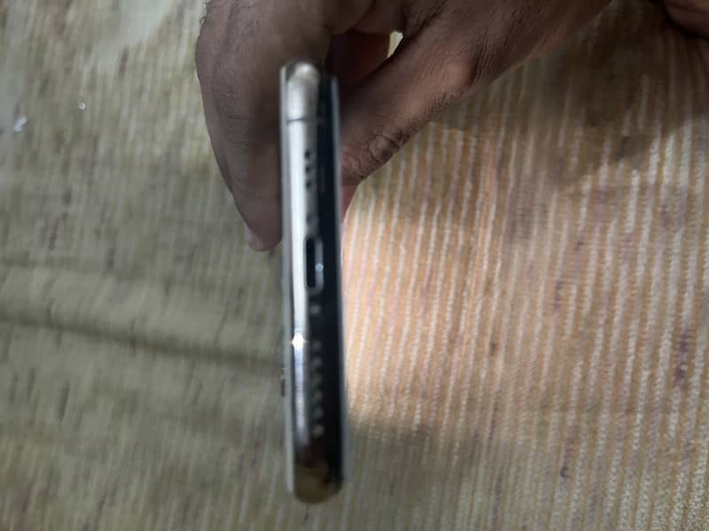 Apple iPhone XS 3