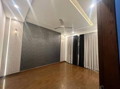 10 Marla Beautiful Lower Portion For Rent In Parkview City Lahore