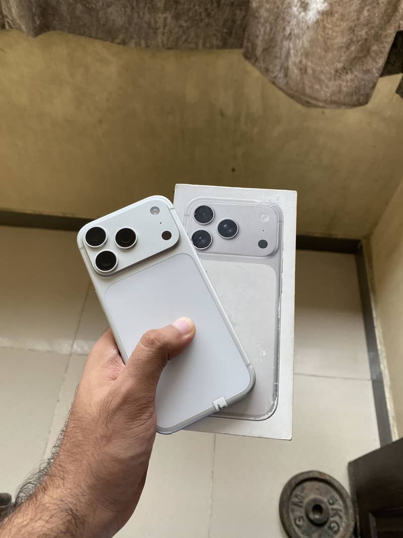Apple iPhone 17 Pro 0