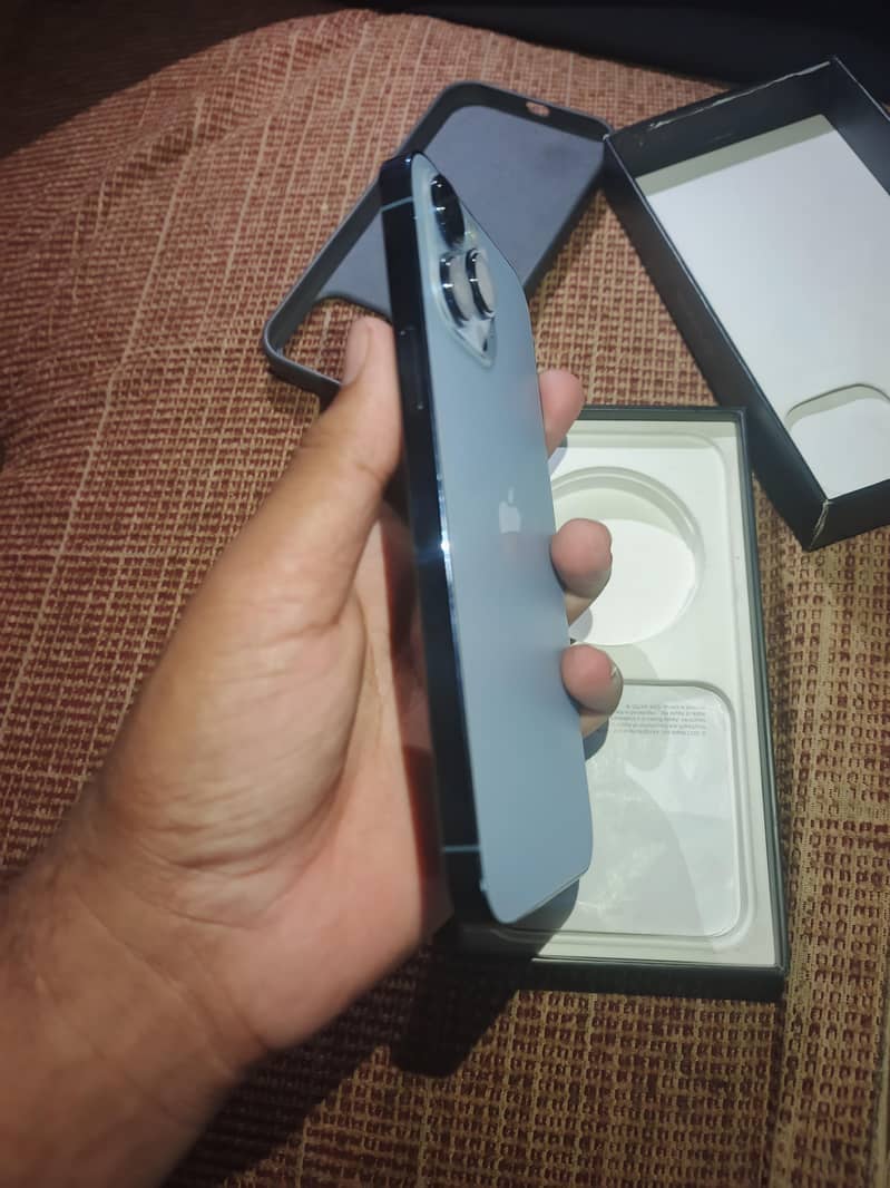 Apple iPhone 13 Pro Max 4