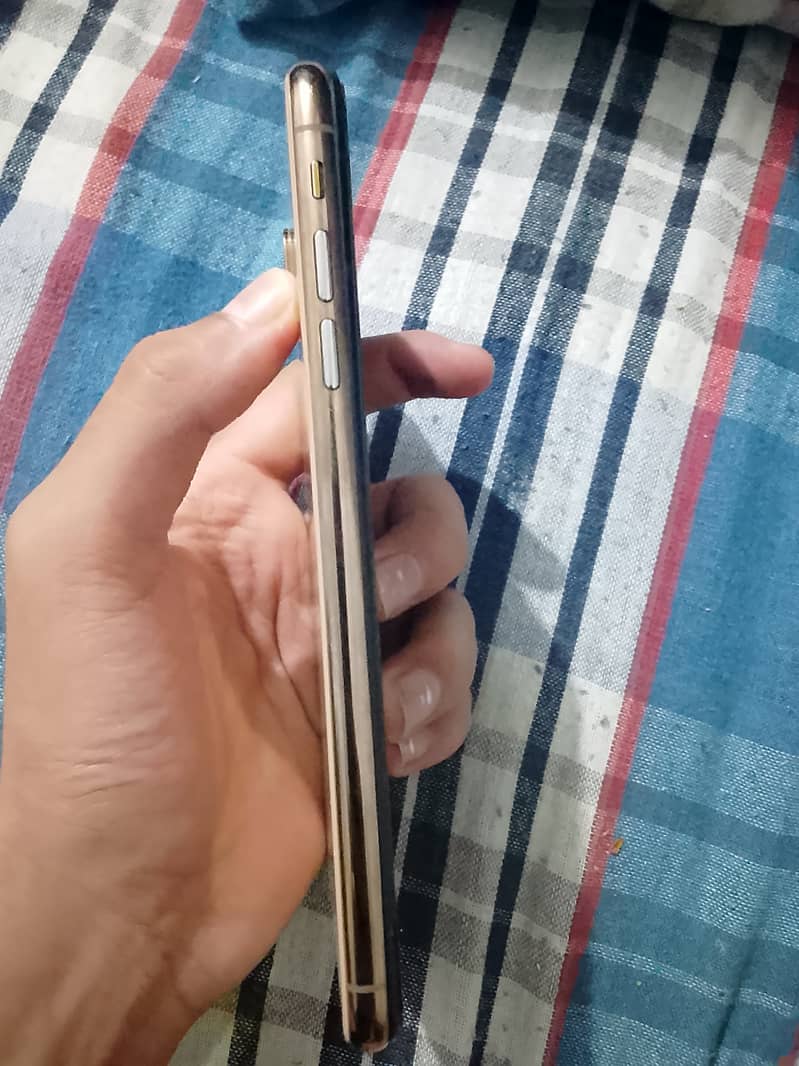 Apple iPhone XS Max 1