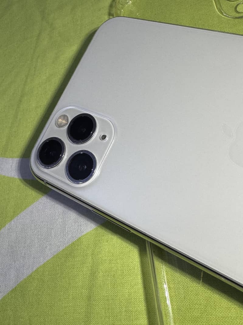 Apple iPhone 11 Pro Max 1