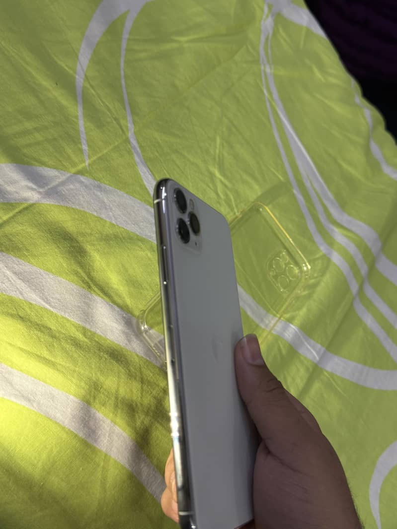 Apple iPhone 11 Pro Max 2