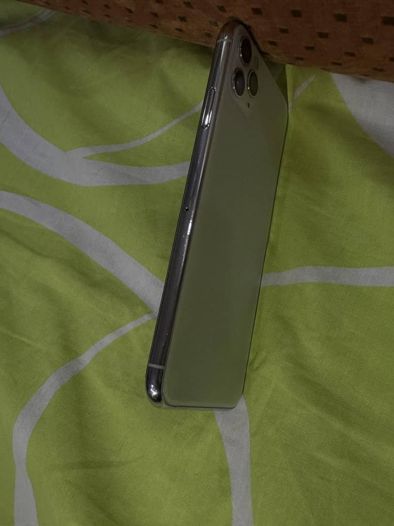 Apple iPhone 11 Pro Max 5