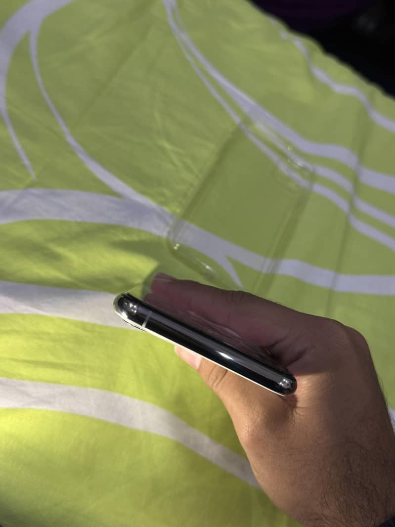Apple iPhone 11 Pro Max 7