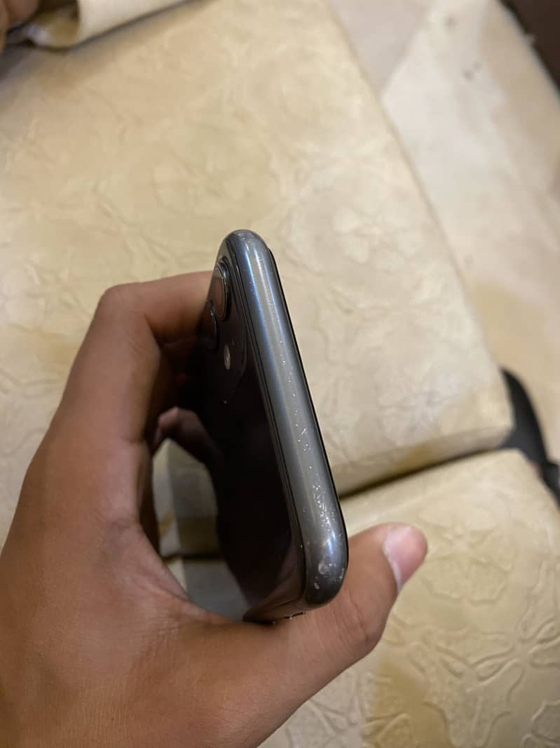 Apple iPhone 11 3