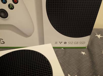 Xbox Series S 512GB with Box & Accessories – 9/10 Condition