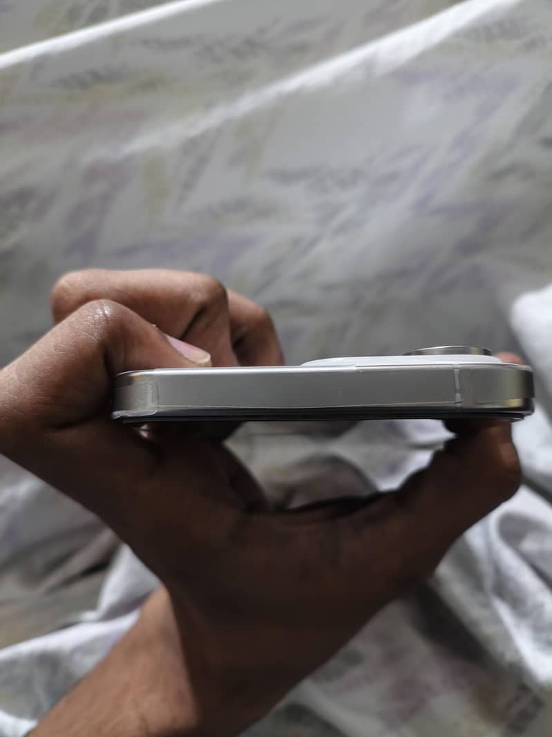 Apple iPhone 15 Pro Max 1