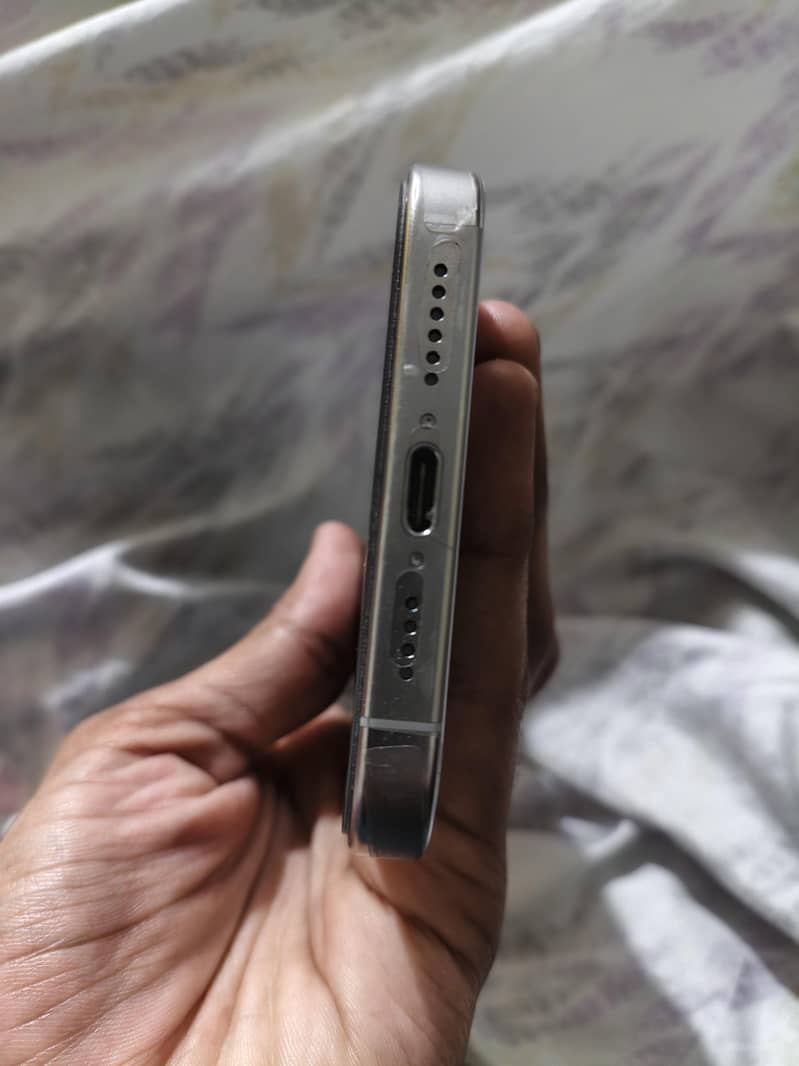 Apple iPhone 15 Pro Max 2