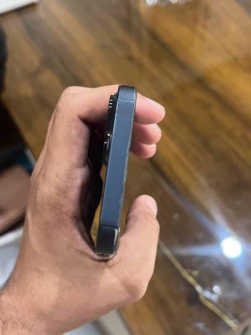 Apple iPhone 13 6
