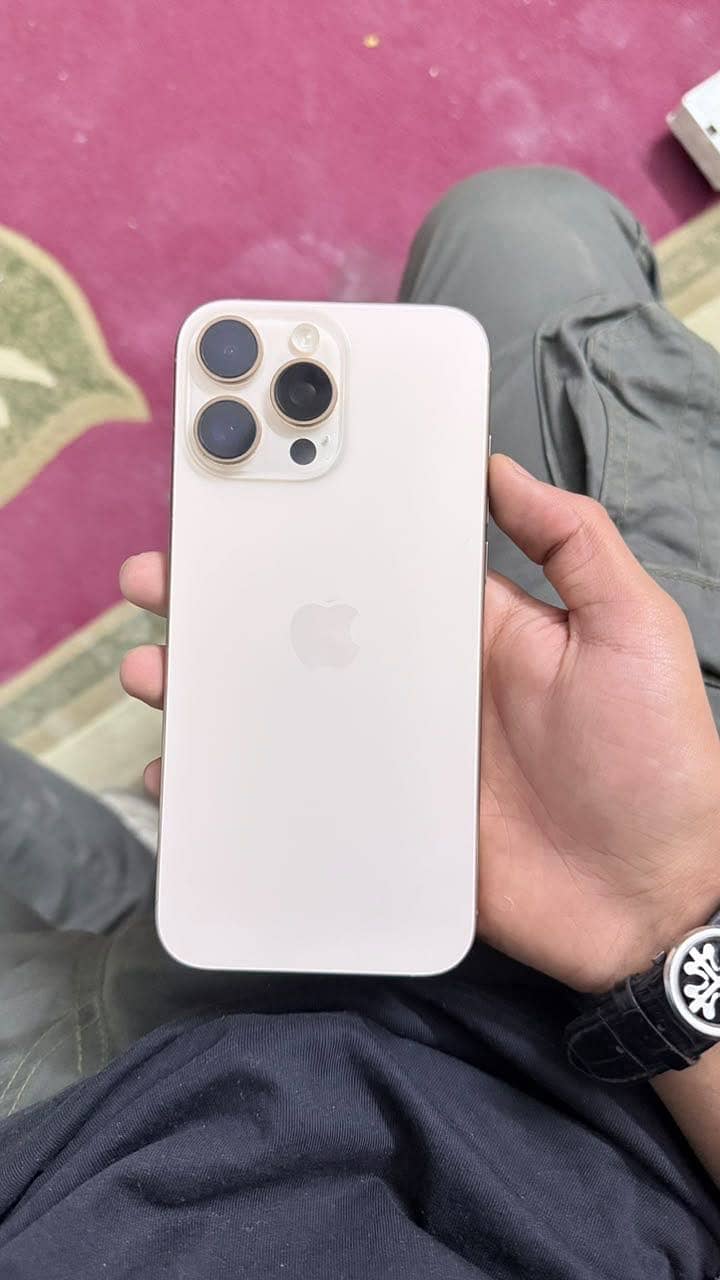 Apple iPhone 16 Pro Max 0