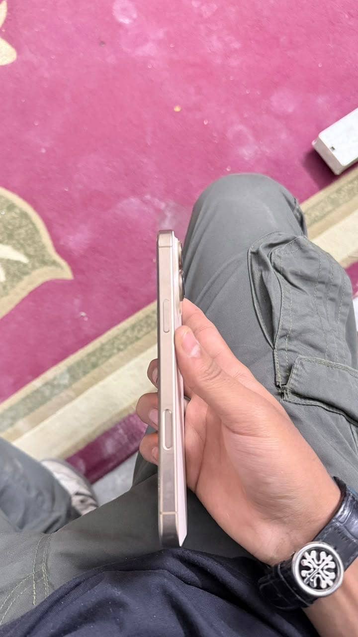 Apple iPhone 16 Pro Max 4