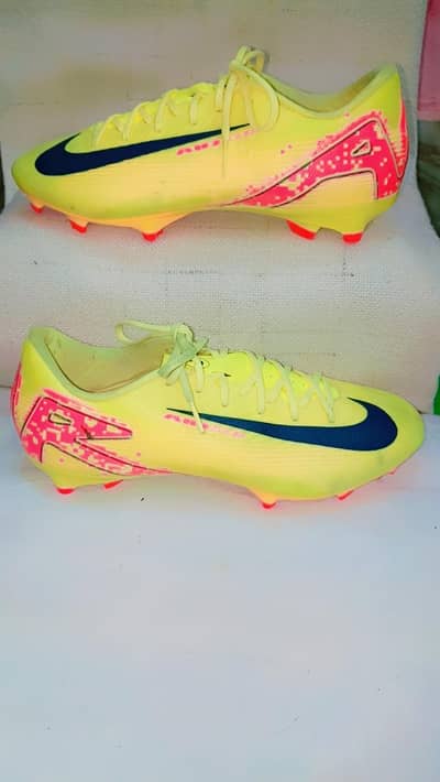 football shoes Nike mercurial #Superfly #airzoom #predator#nike#adidas