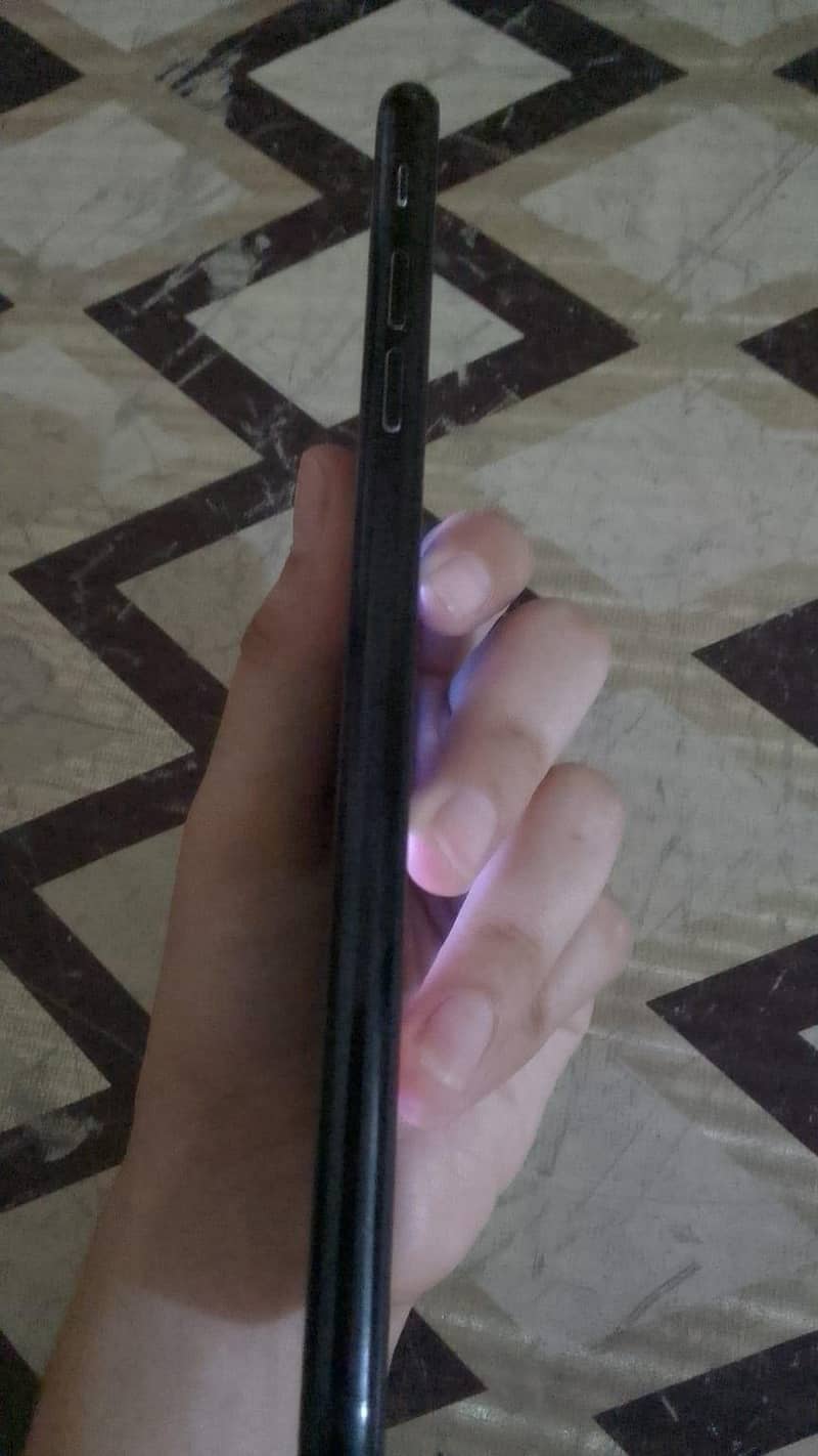 Apple iPhone 7 Plus 2