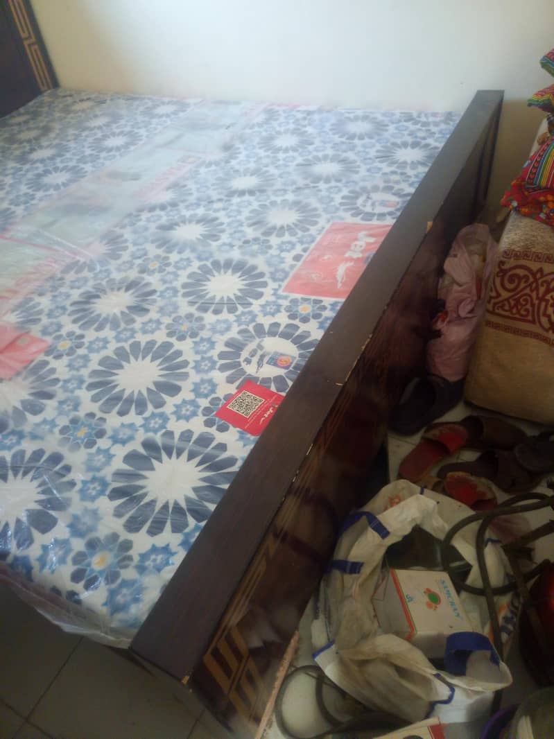 Double bed with side table and mirror 3