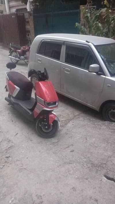 revoo a12 lithum betry 6 mahene use 5000km red cooler look like new