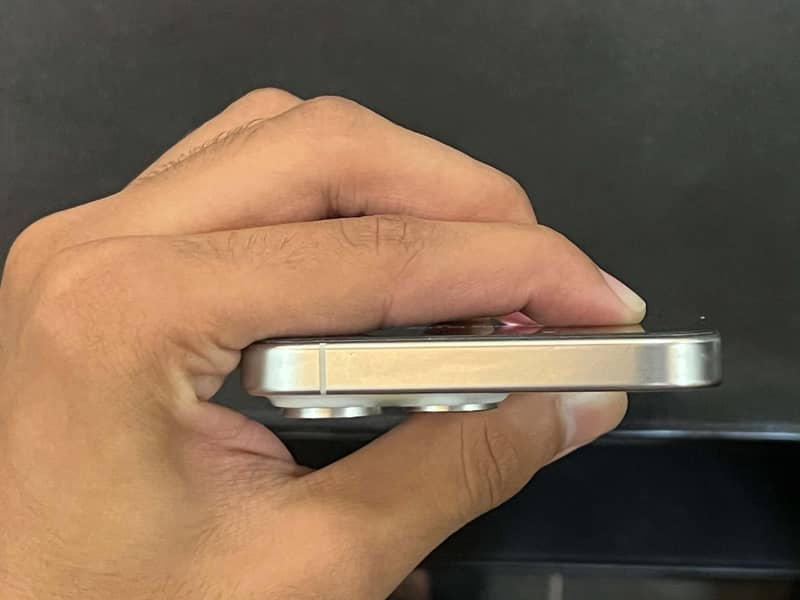 Apple iPhone 15 Pro Max 2