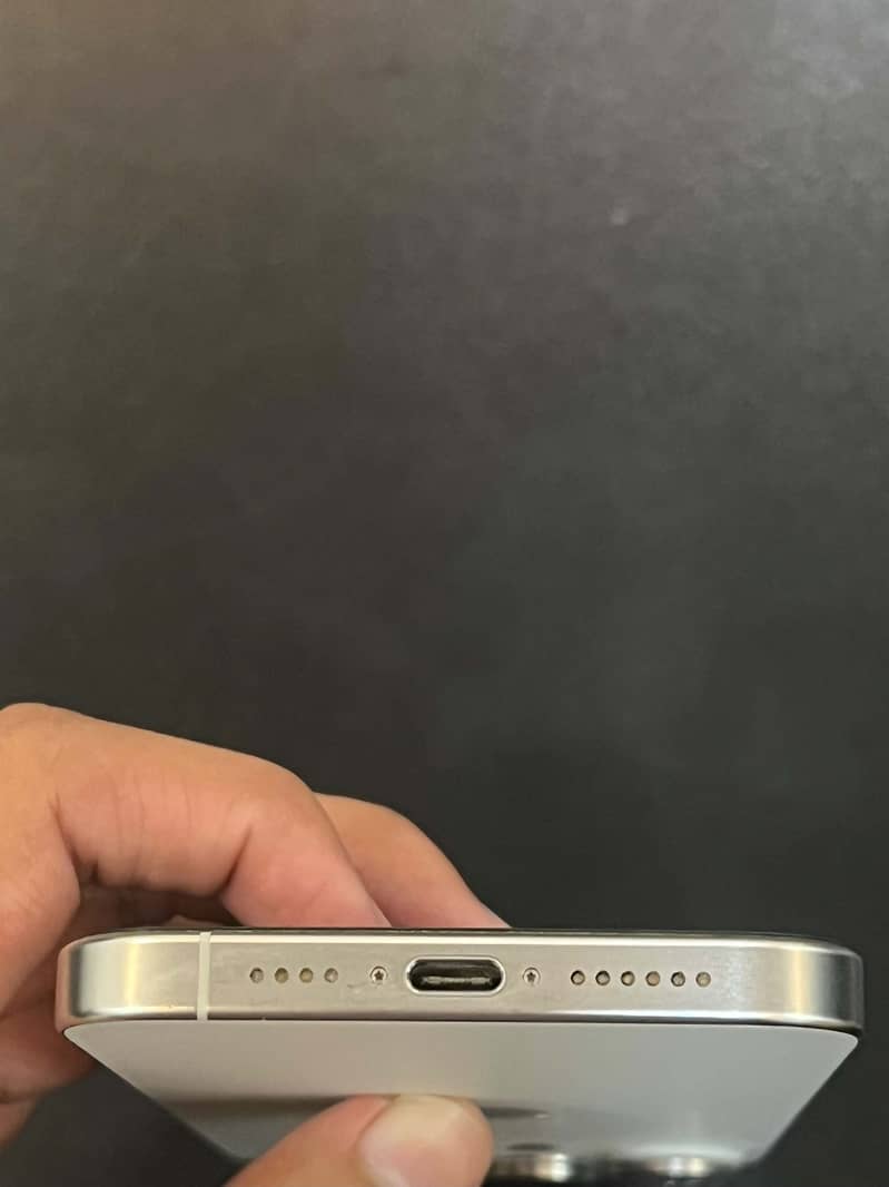 Apple iPhone 15 Pro Max 3