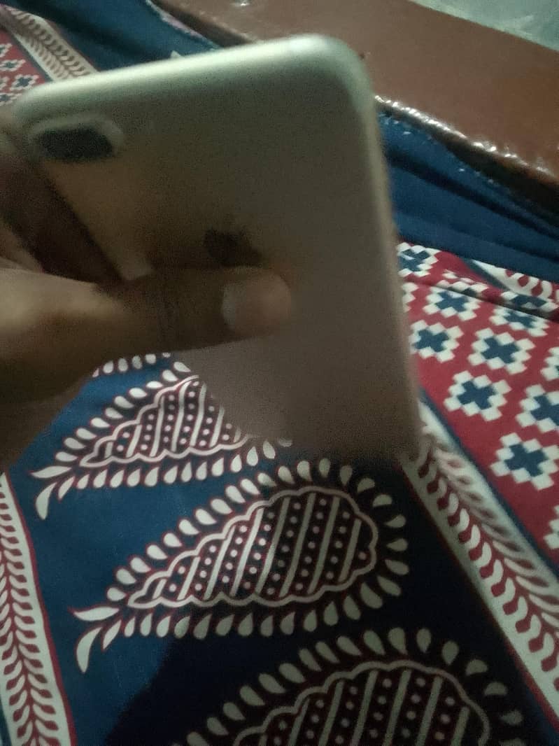 Apple iPhone 7 Plus 1