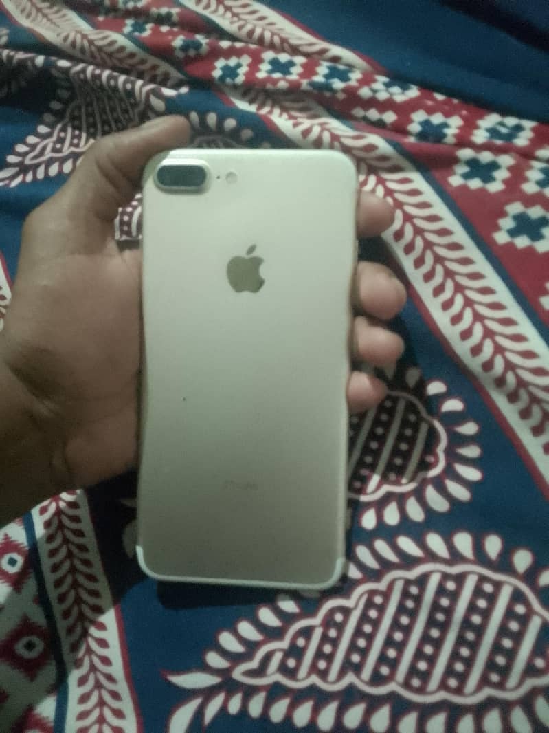 Apple iPhone 7 Plus 3