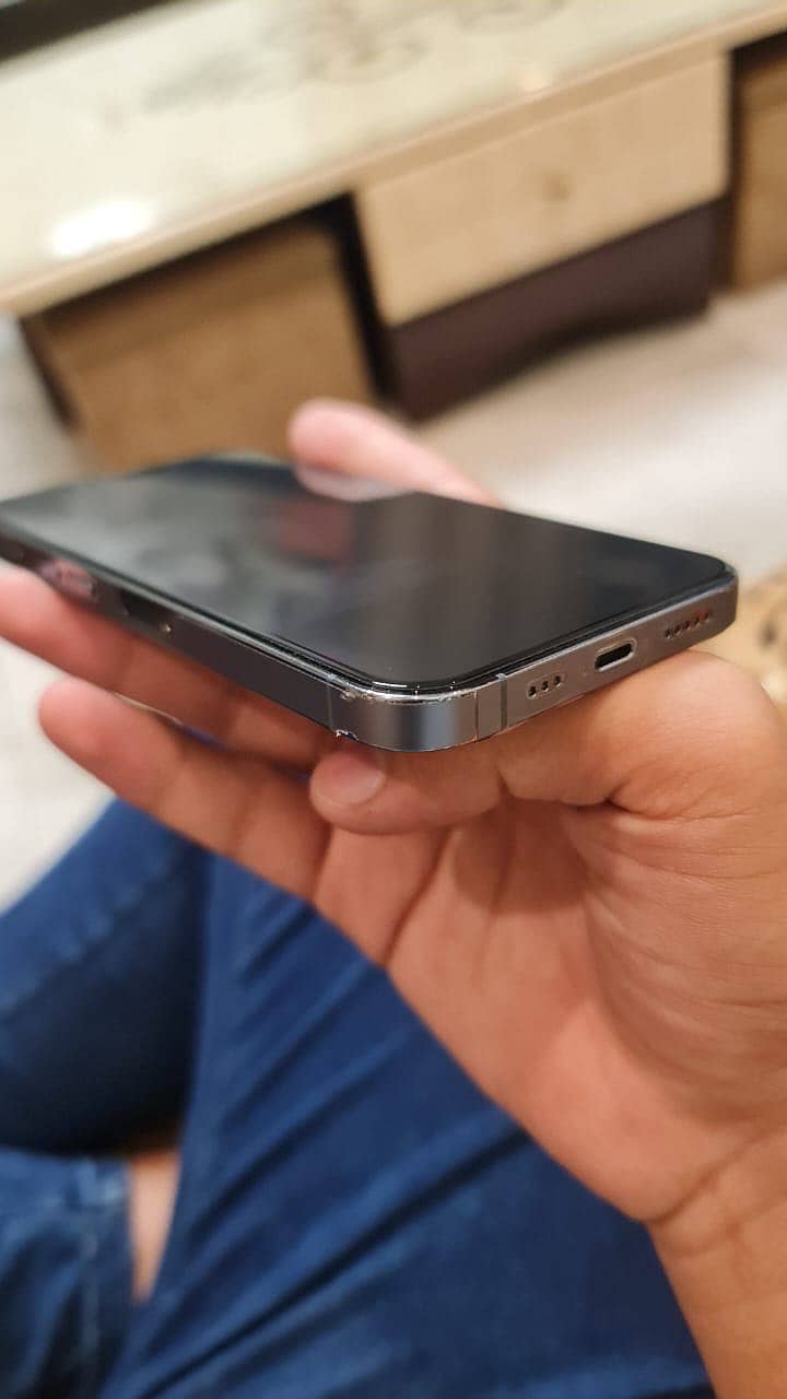 Apple iPhone 13 Pro 2