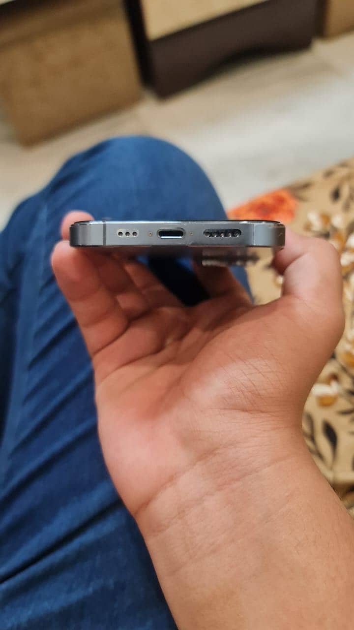 Apple iPhone 13 Pro 8