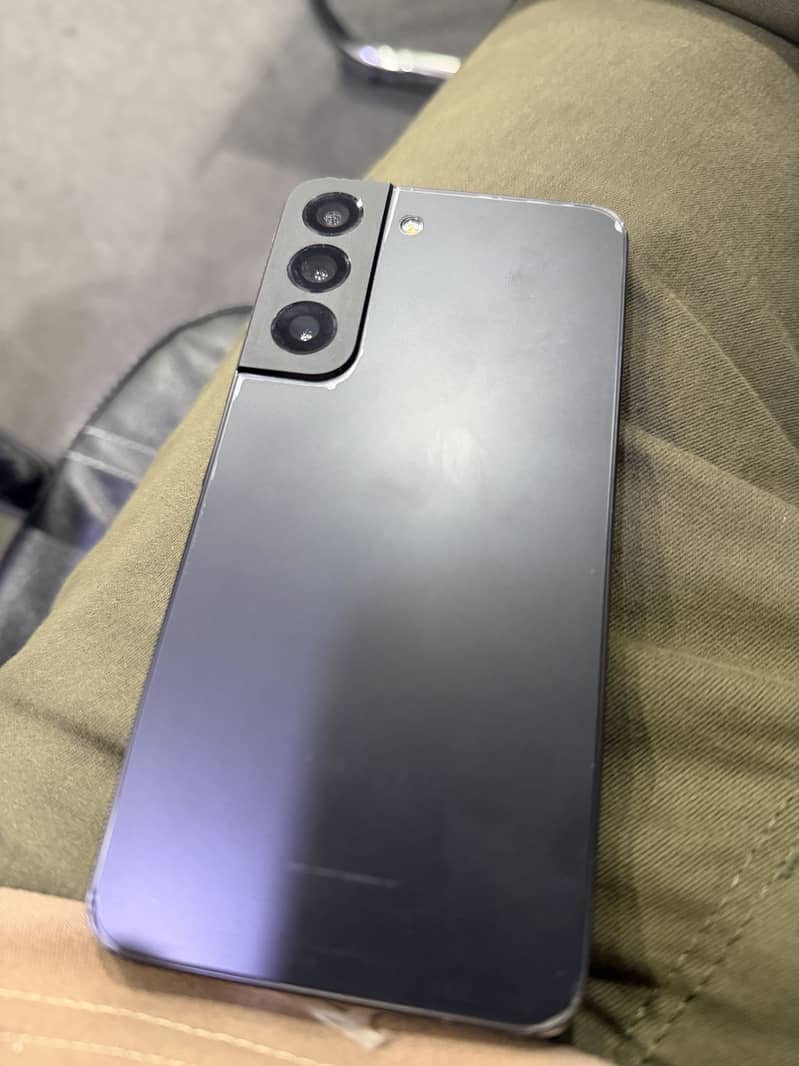 Samsung Mobile S22 1