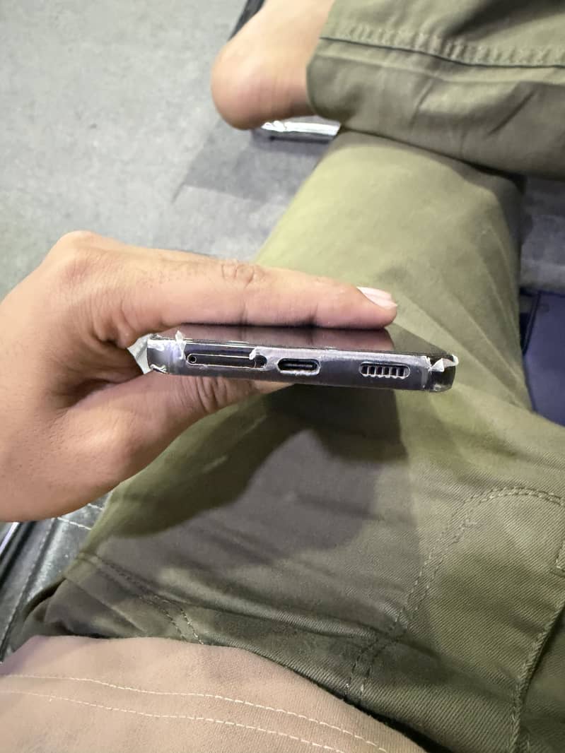 Samsung Mobile S22 2