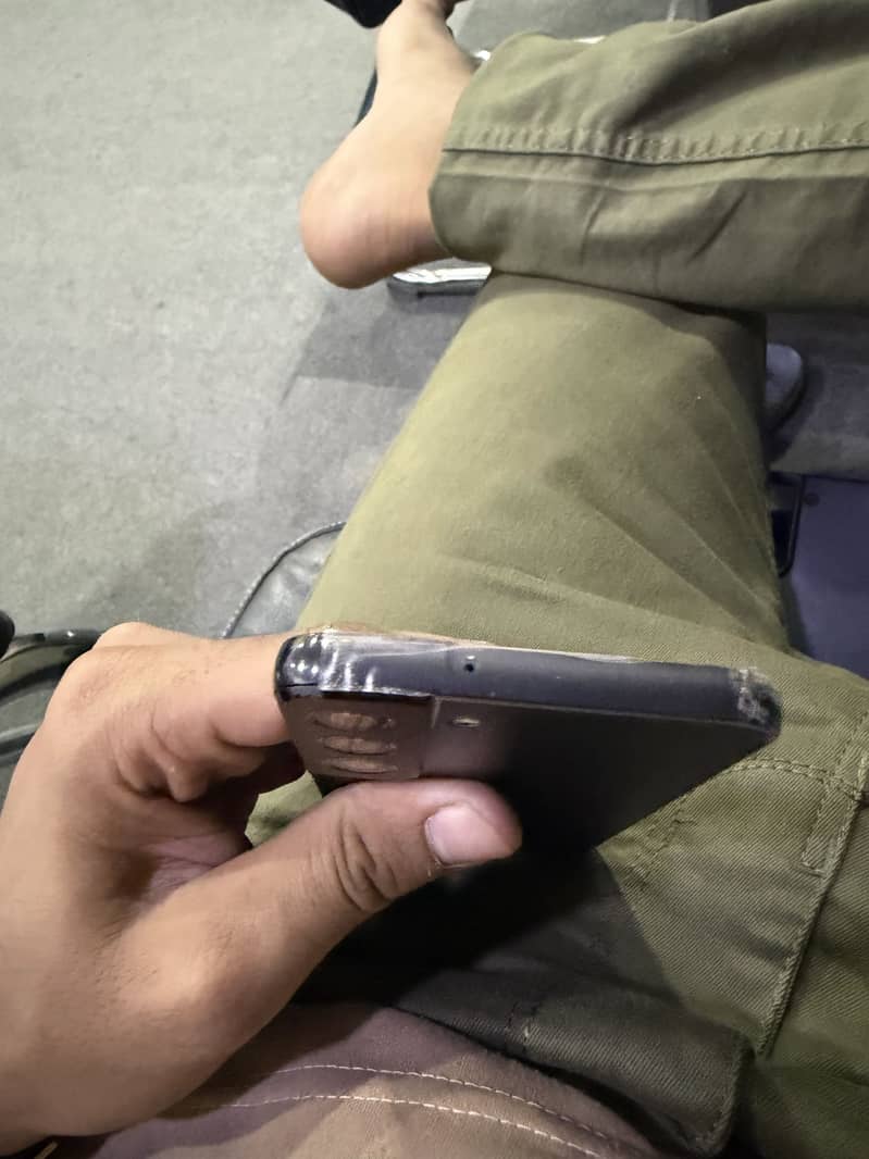 Samsung Mobile S22 3