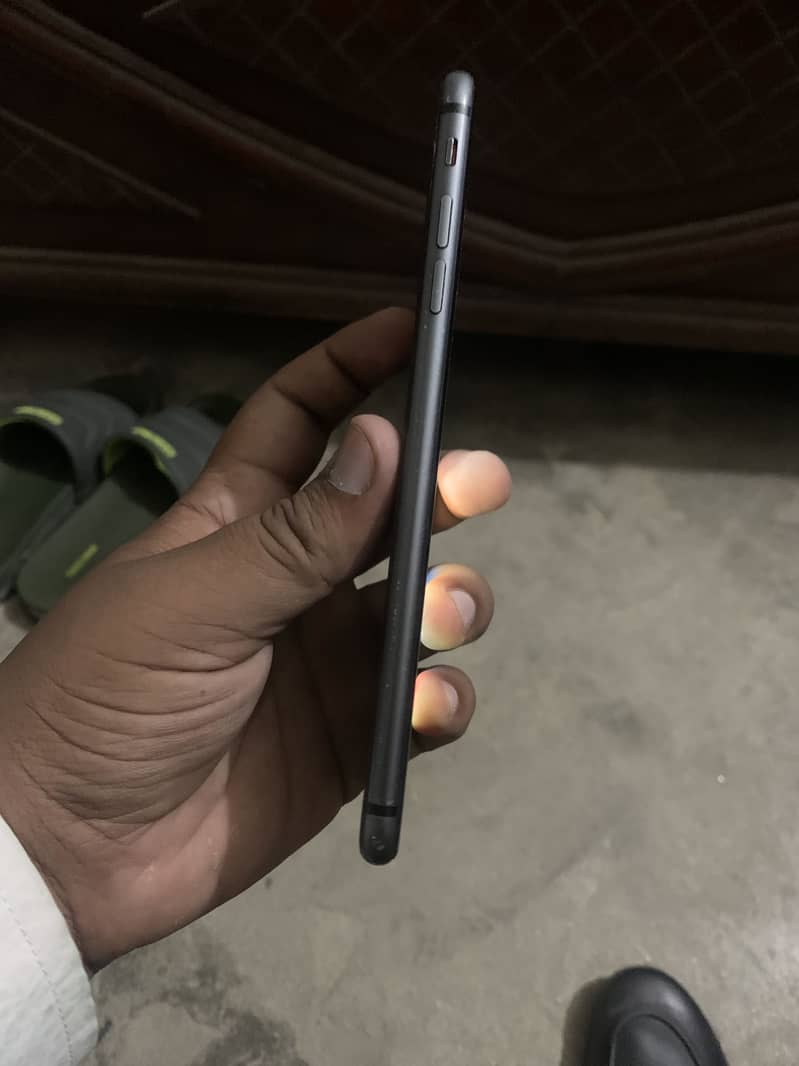 Apple iPhone 8 Plus 3