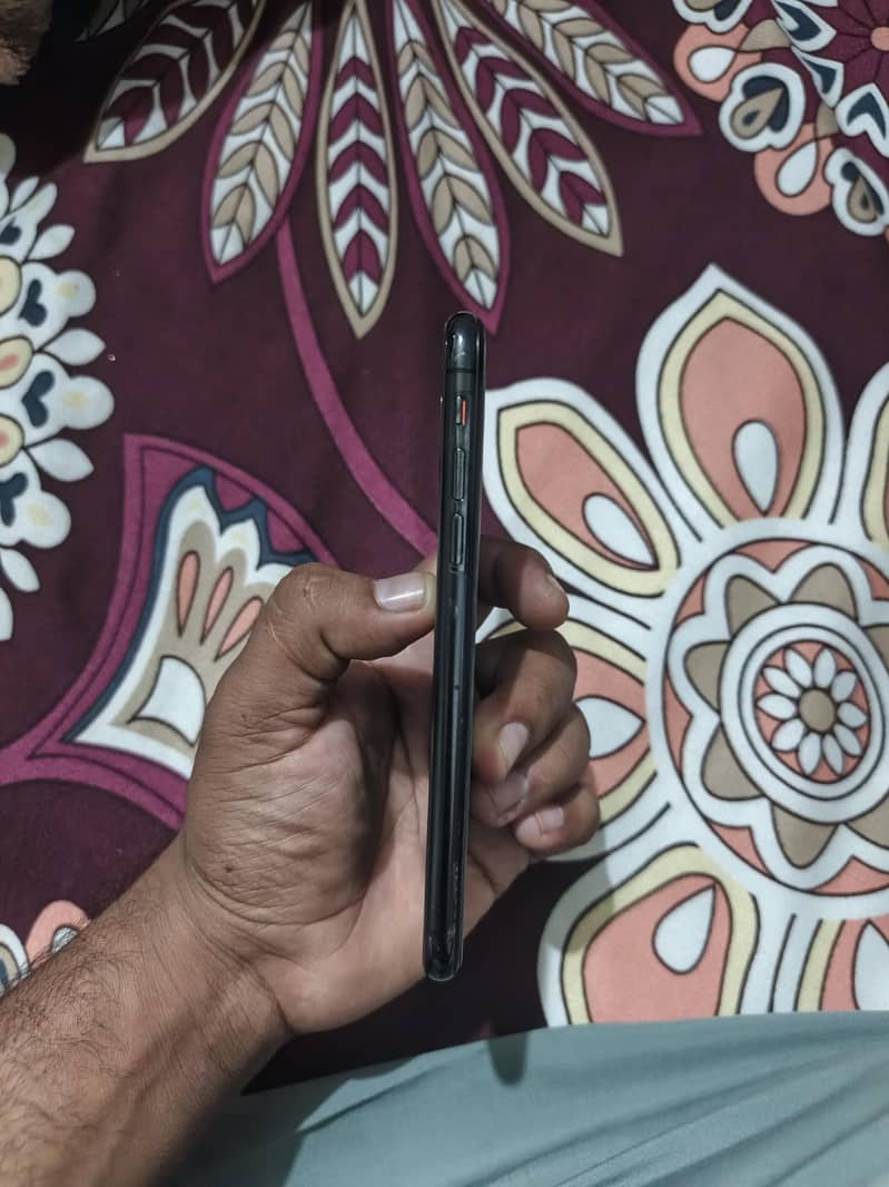 Apple iPhone XS 1