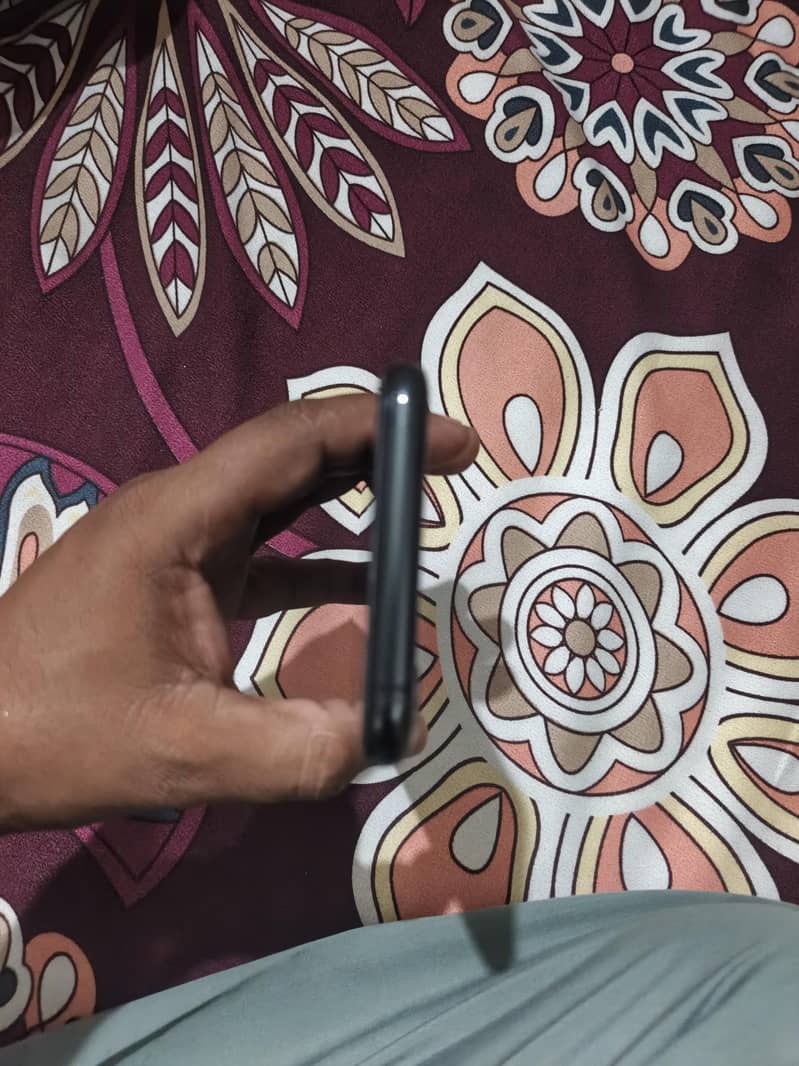 Apple iPhone XS 3
