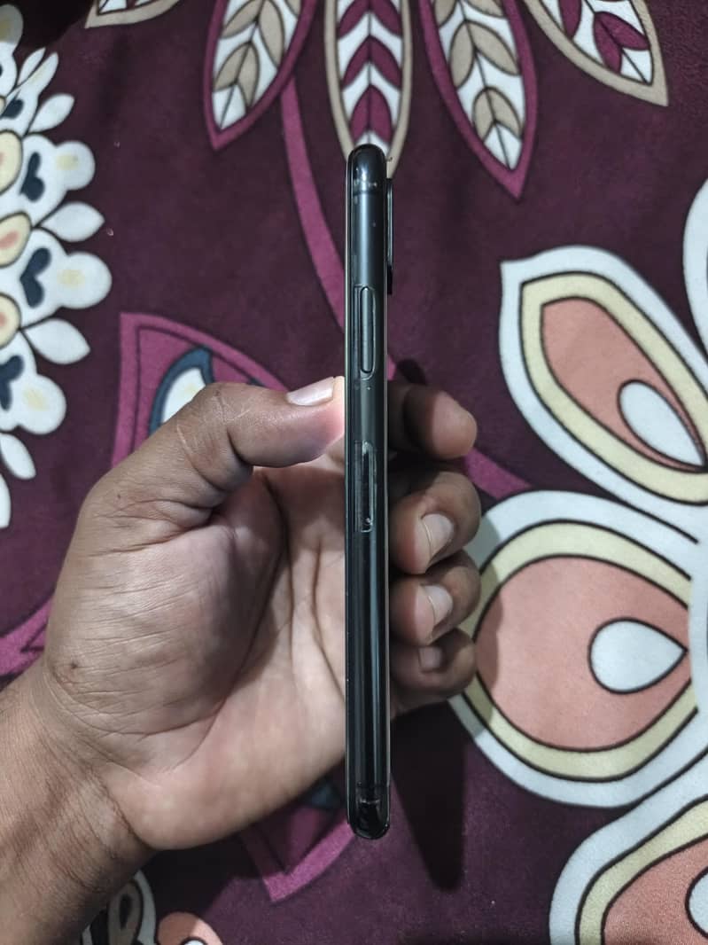 Apple iPhone XS 4