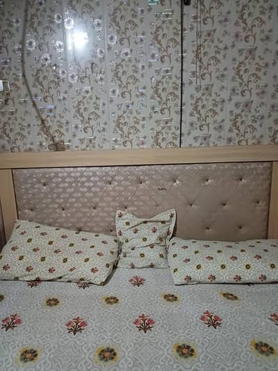 lasani wood used bed and almari